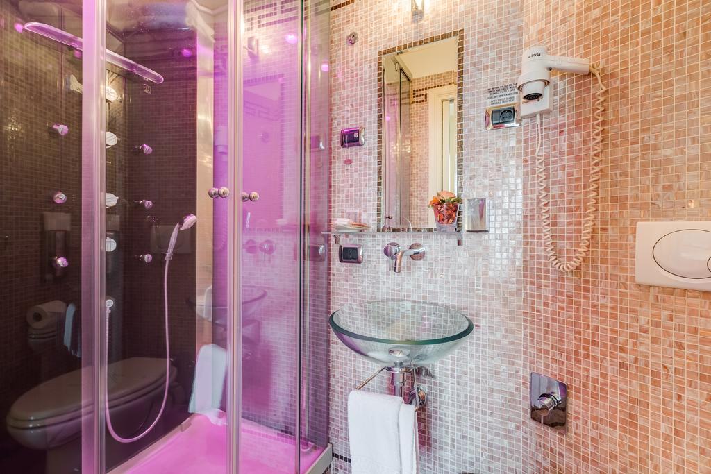 38 Viminale Street Hotel Рим Екстериор снимка