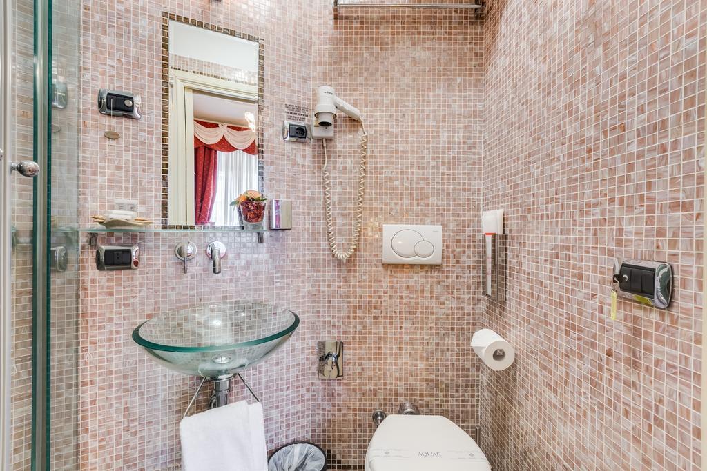 38 Viminale Street Hotel Рим Екстериор снимка