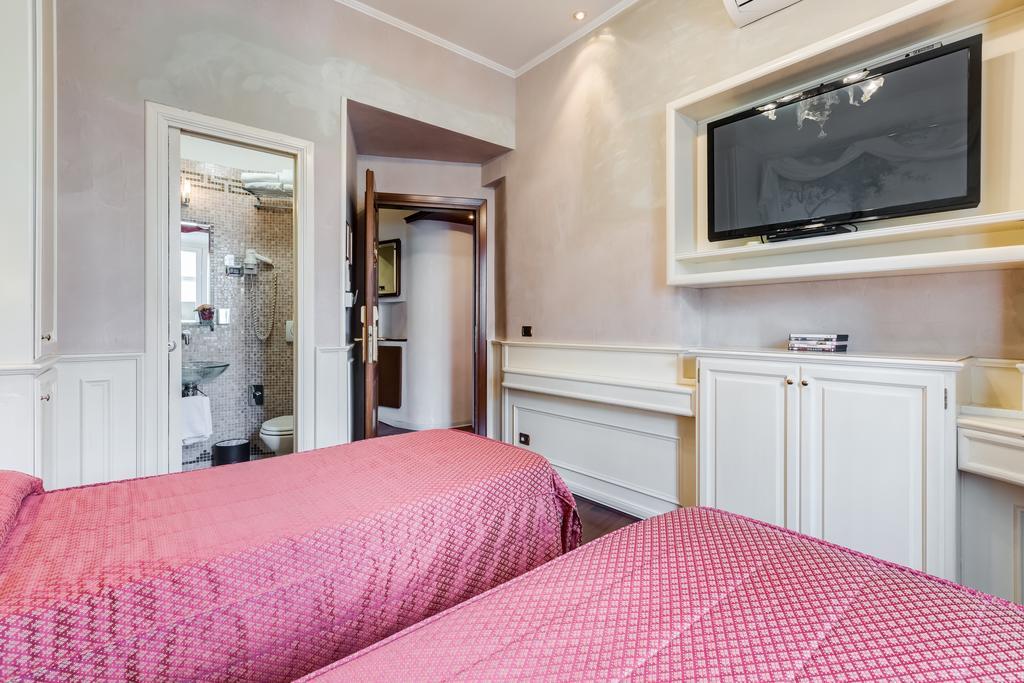 38 Viminale Street Hotel Рим Екстериор снимка