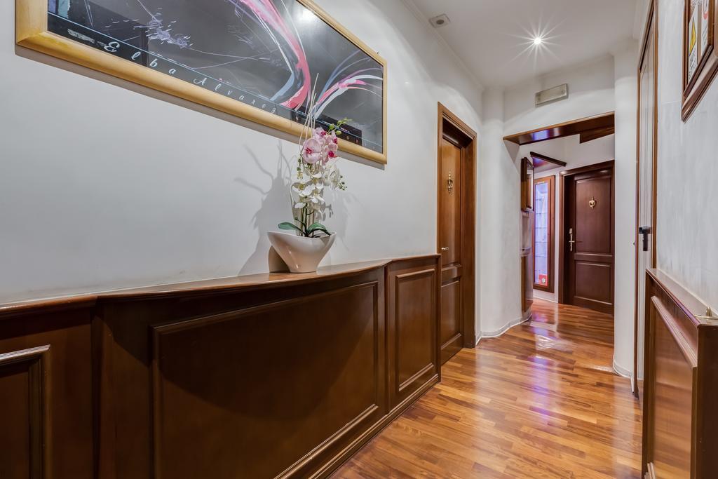 38 Viminale Street Hotel Рим Екстериор снимка