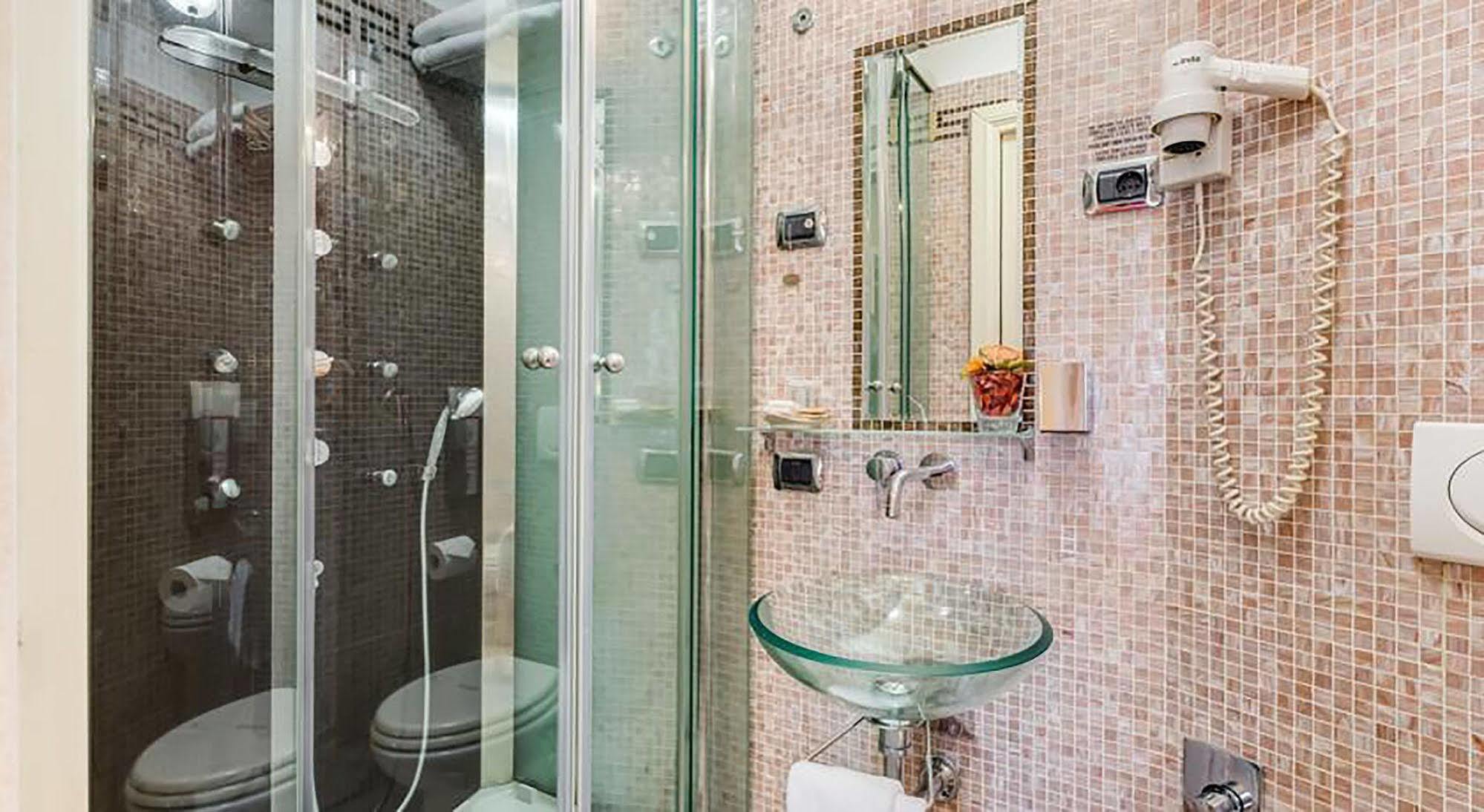38 Viminale Street Hotel Рим Екстериор снимка