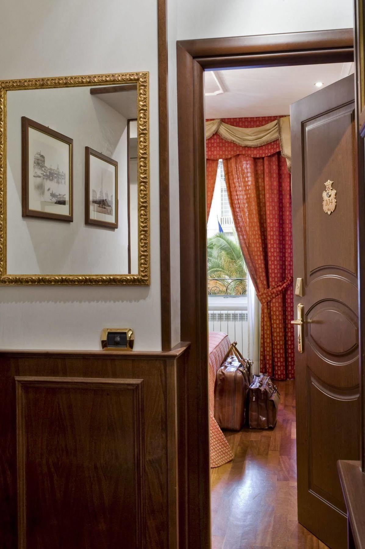38 Viminale Street Hotel Рим Екстериор снимка