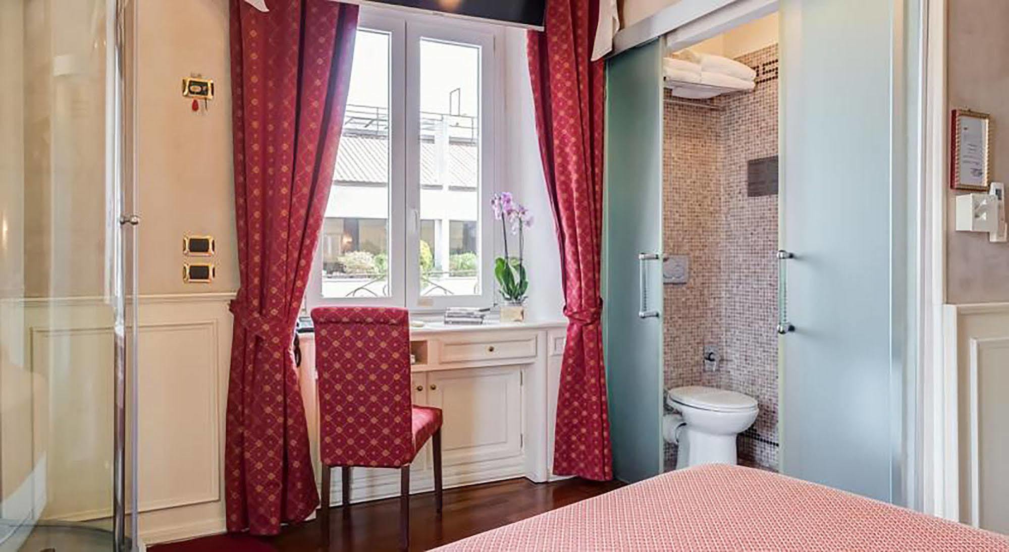 38 Viminale Street Hotel Рим Екстериор снимка